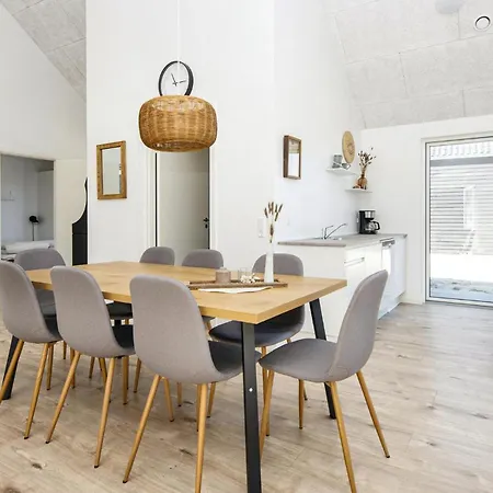 بيت للعطل 4 Bedroom Stunning In Romo *